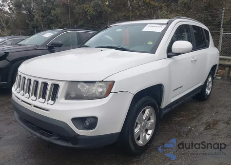 2016 Jeep Compass Latitude z USA, uszkodzony, nr VIN 1C4NJCEA1GD665630
